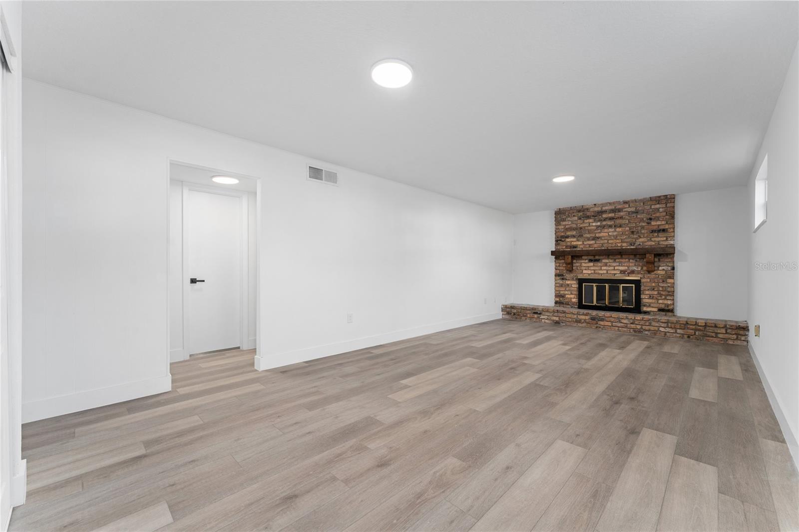 W H WURSTS ADD - Residential