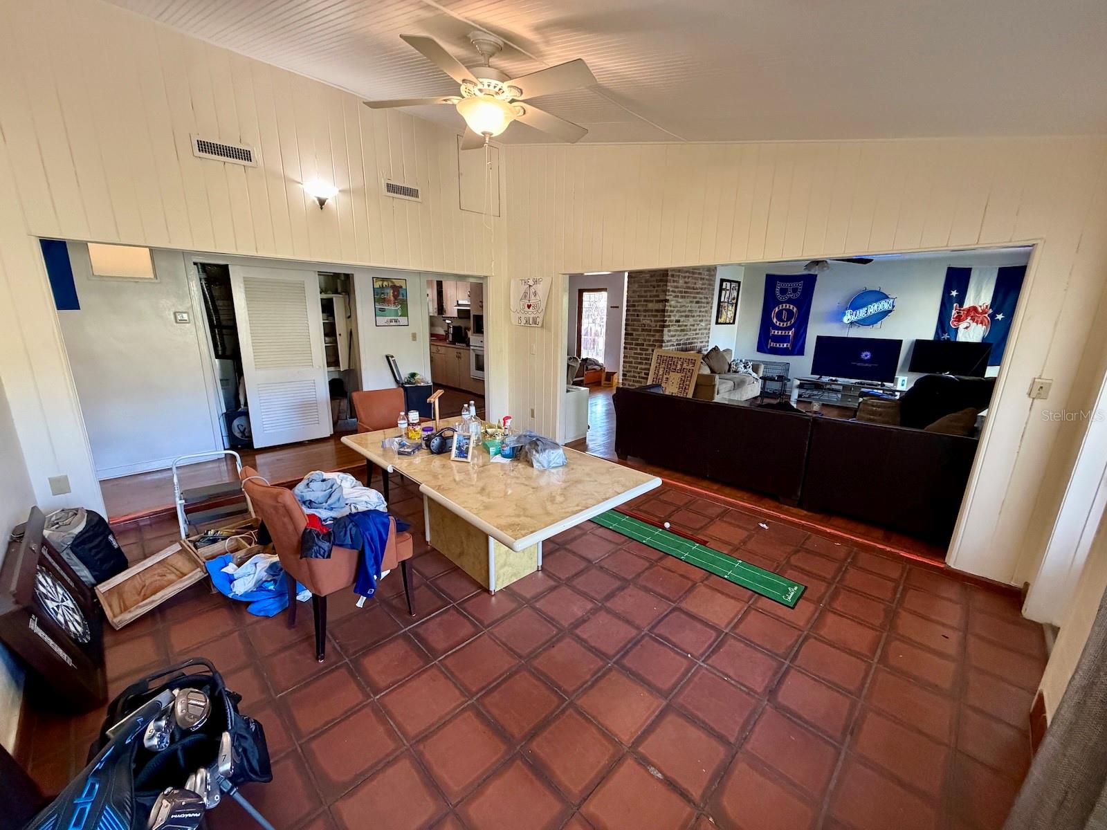 UNIVERSITY PARK - Residential Income