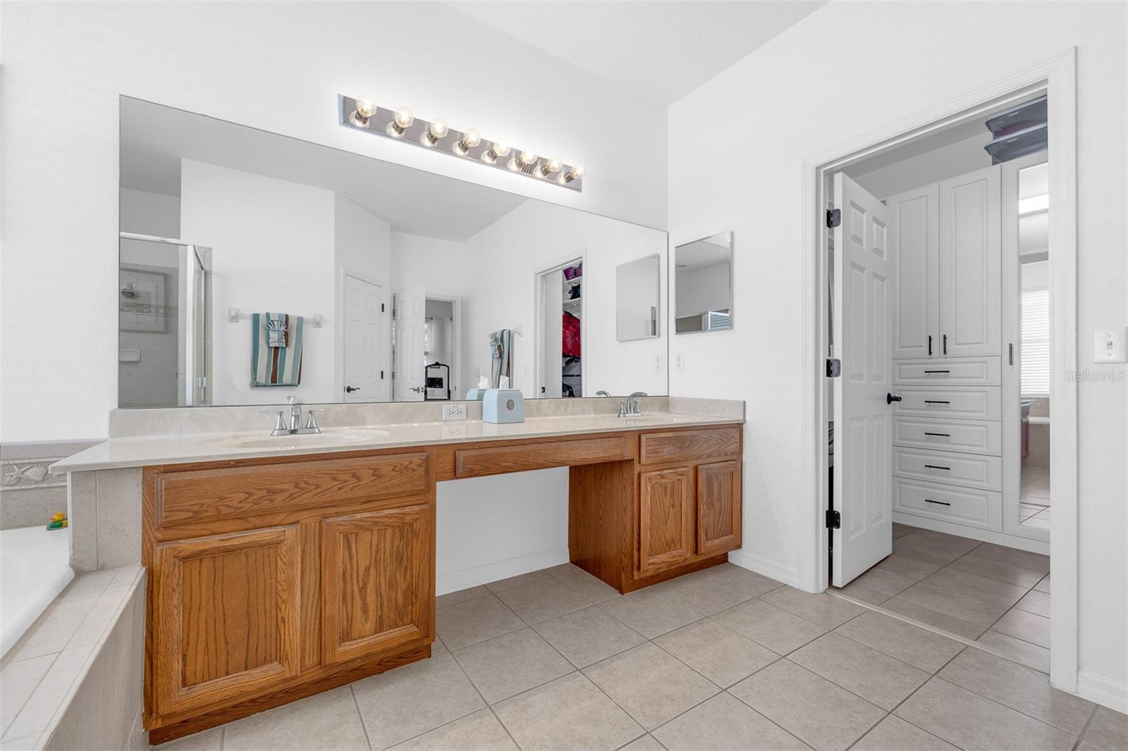 NORTHLAKE PARK ENCLAVE - Residential