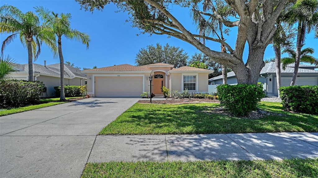 Photo of 6734 W Country Club Lane, Sarasota, FL 34243 (MLS # A4665974)