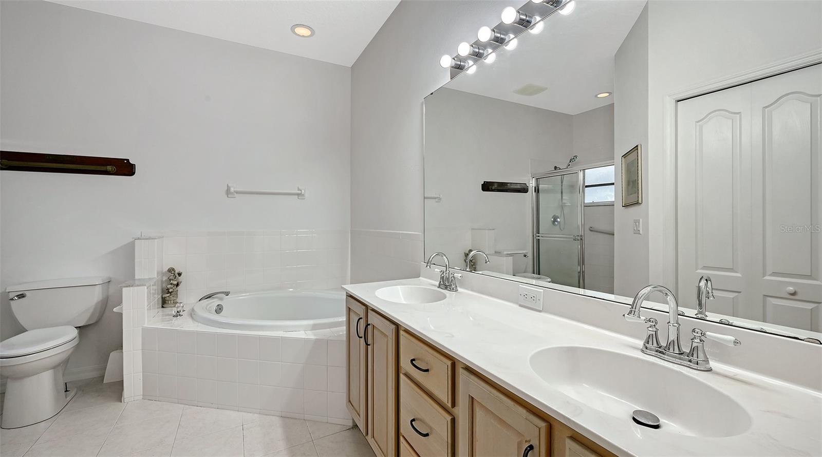 CARLYLE AT VILLAGES OF PALM-AIRE - Residential