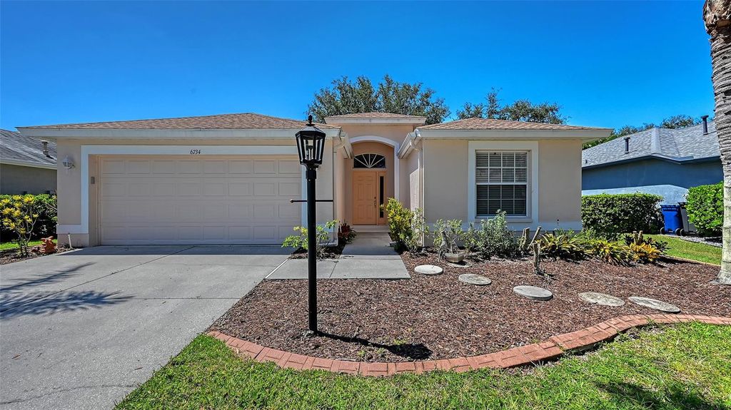 Photo of 6734 W Country Club Lane, Sarasota, FL 34243 (MLS # A4665974)