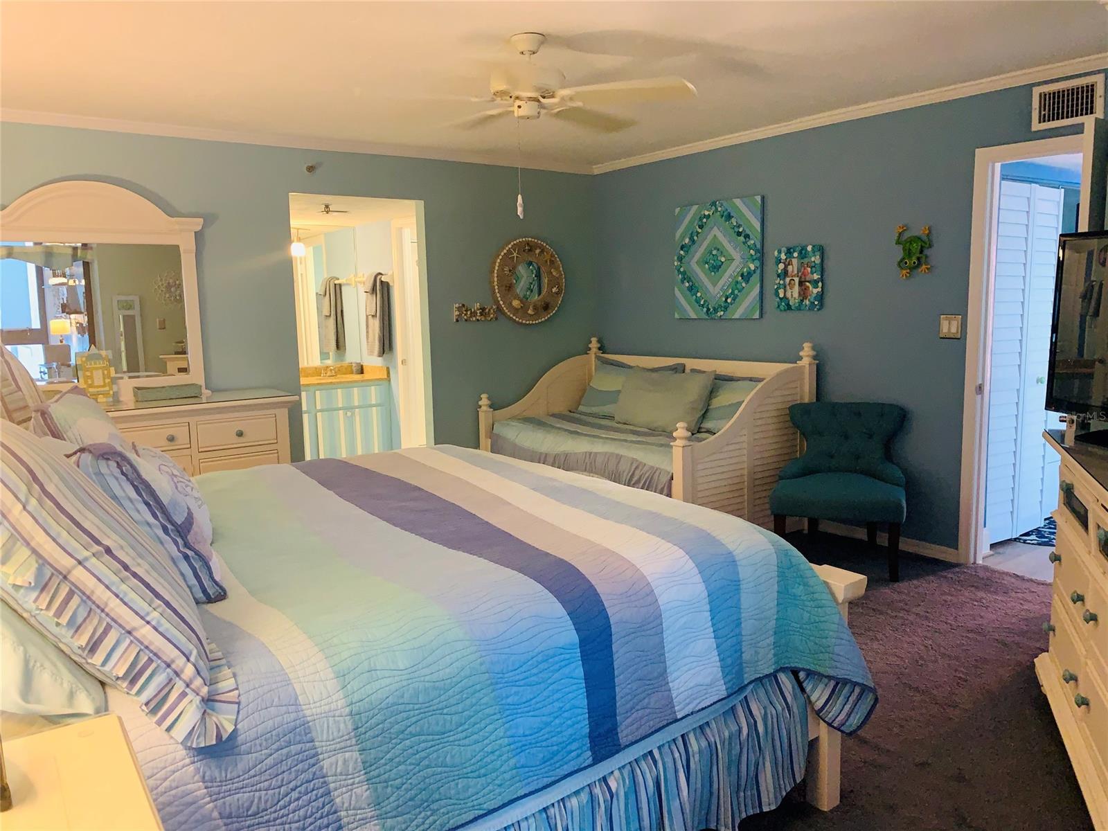 Sunrise Condo - Residential