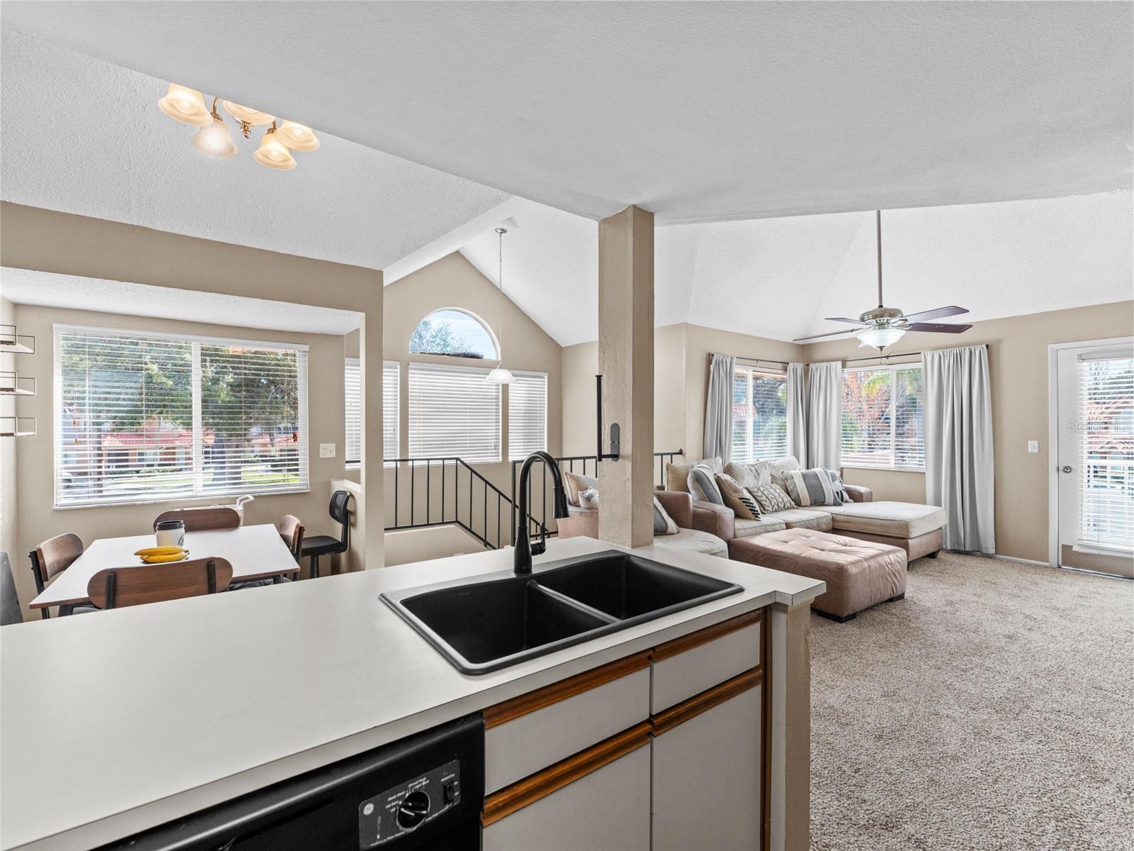 GARDEN VILLAS CONDO PH 01 - Residential