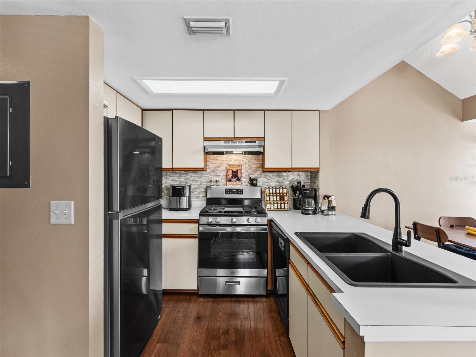 GARDEN VILLAS CONDO PH 01 - Residential