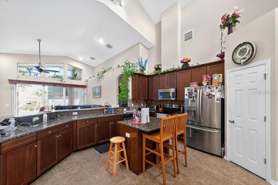 KENSINGTON ISLE - Residential