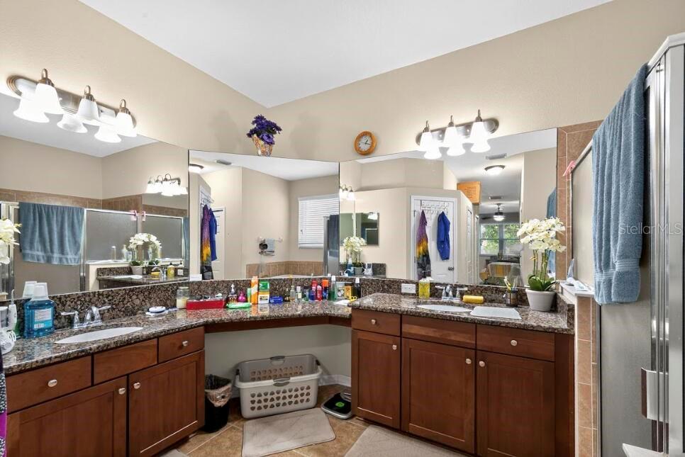 KENSINGTON ISLE - Residential