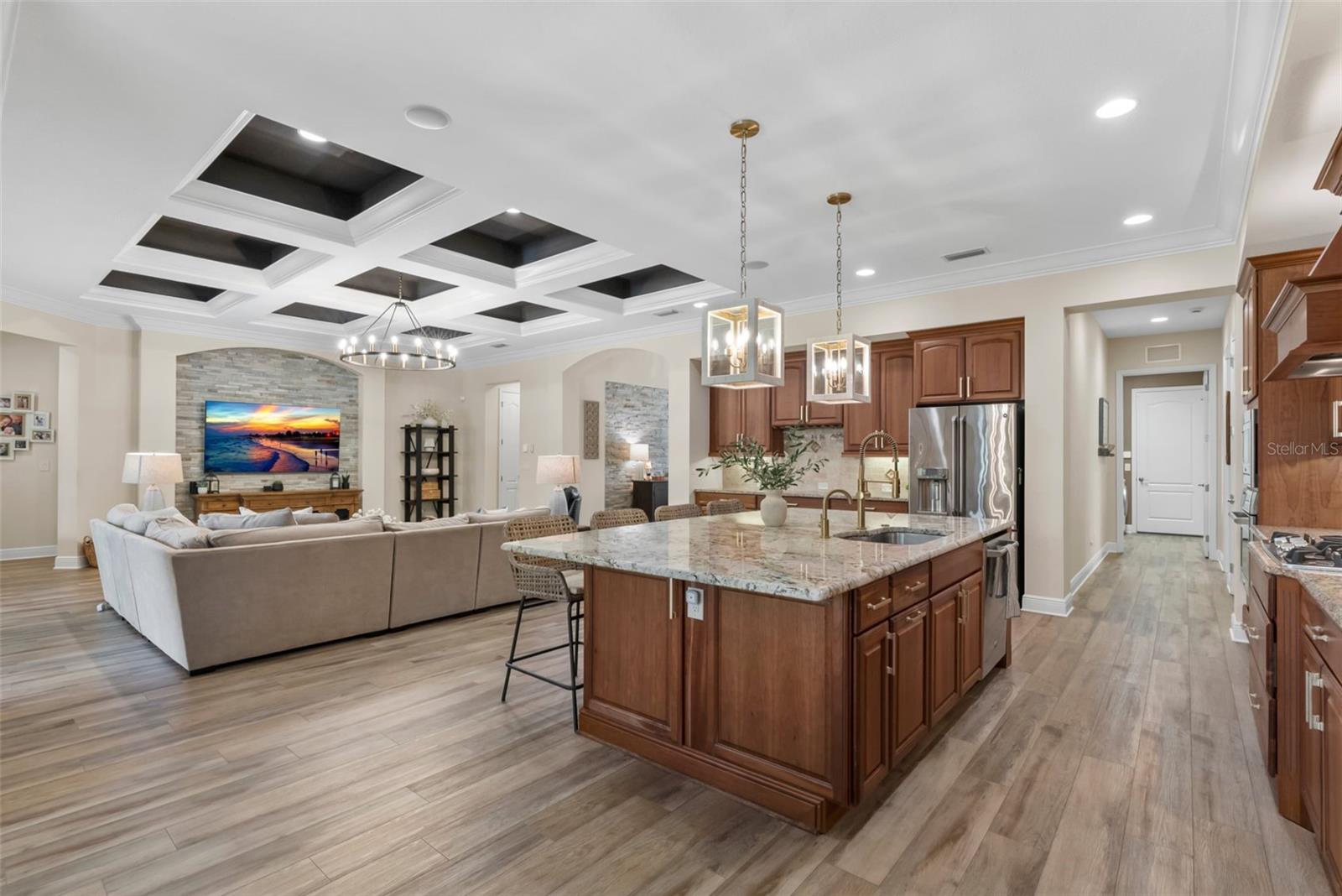 COUNTRY CLUB EAST AT LAKEWD RNCH RR - Residential