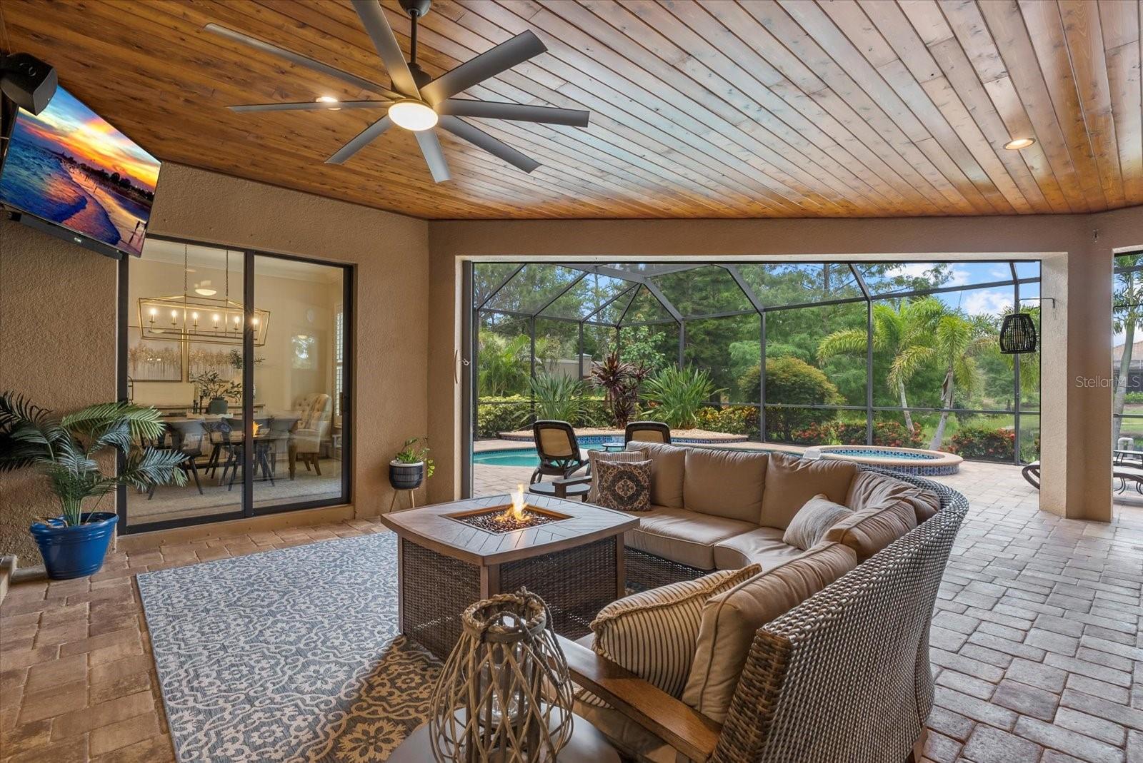 COUNTRY CLUB EAST AT LAKEWD RNCH RR - Residential