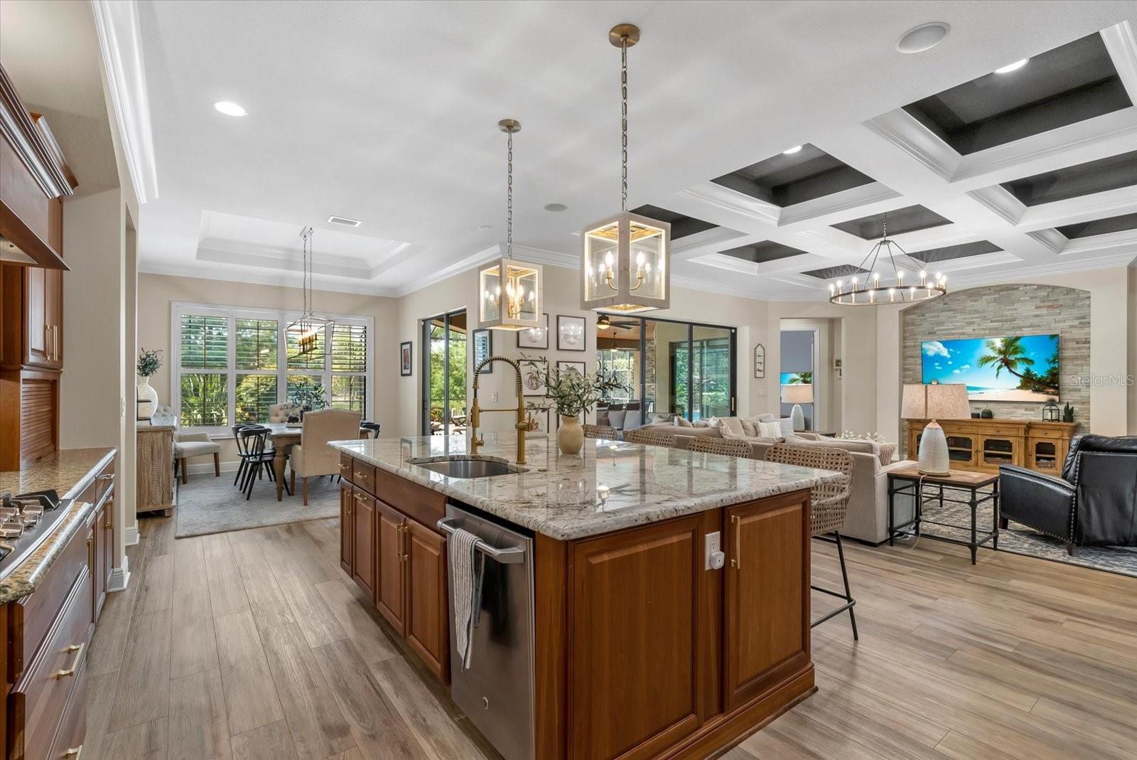 COUNTRY CLUB EAST AT LAKEWD RNCH RR - Residential