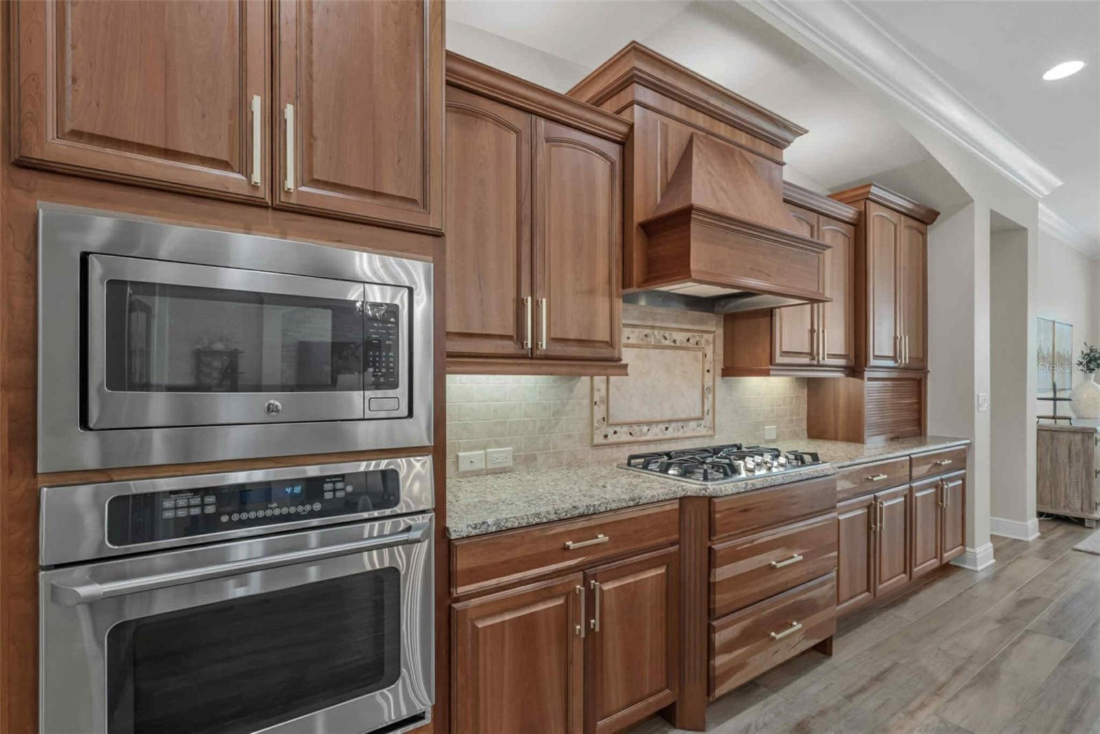 COUNTRY CLUB EAST AT LAKEWD RNCH RR - Residential