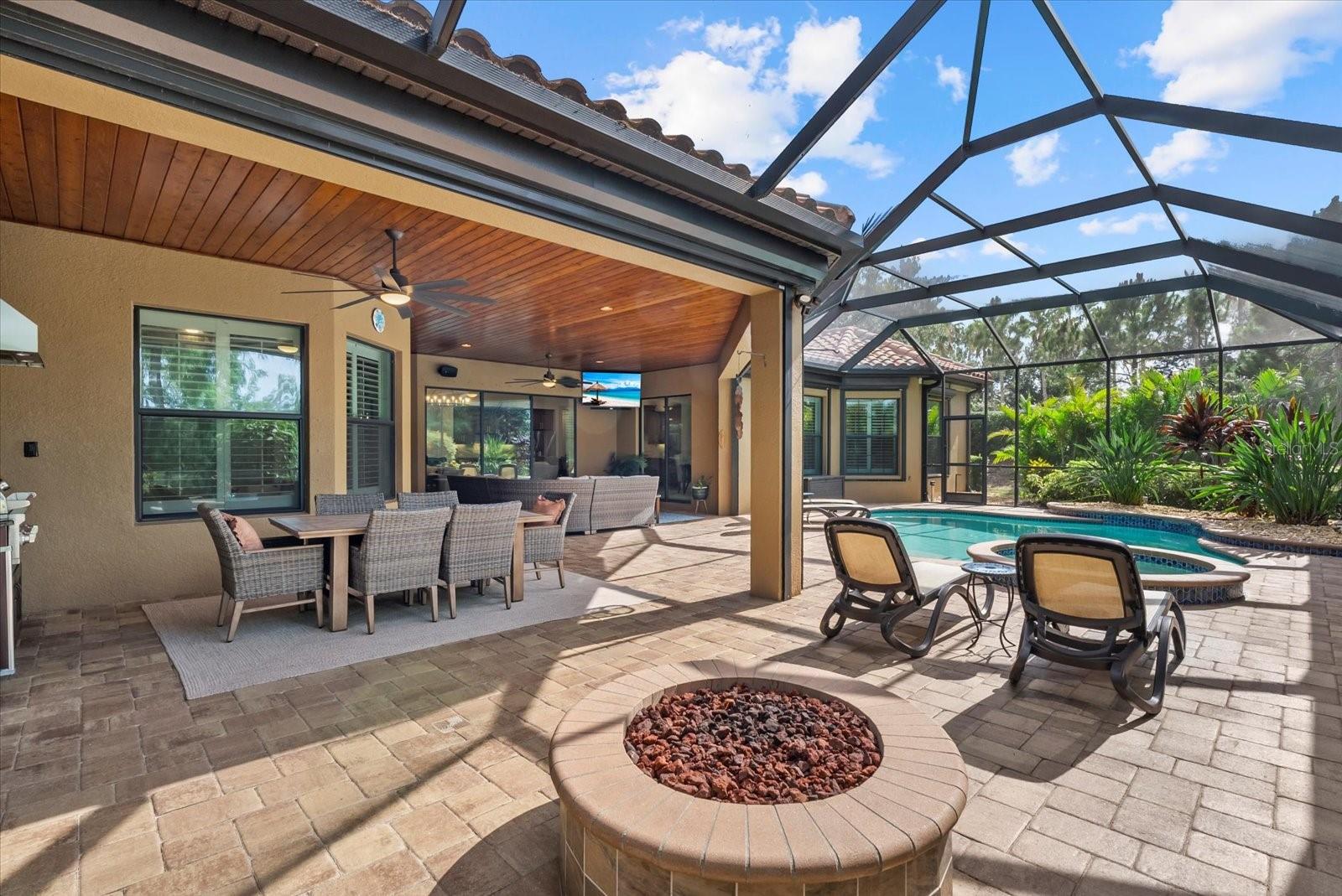 COUNTRY CLUB EAST AT LAKEWD RNCH RR - Residential