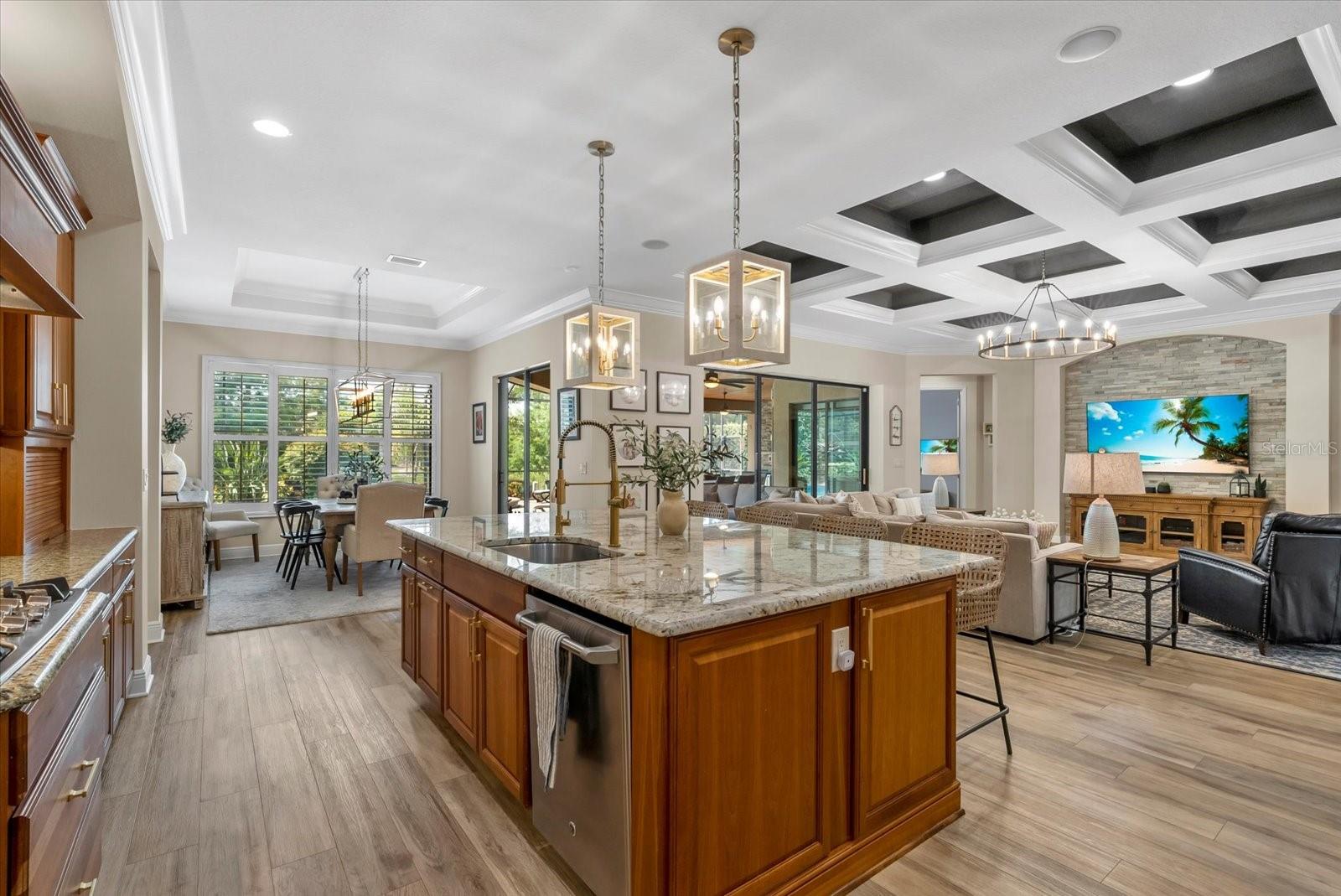 COUNTRY CLUB EAST AT LAKEWD RNCH RR - Residential