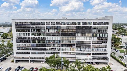 Photo of 3211 W Swann Avenue #907, Tampa, FL 33609 (MLS # TB8410350)