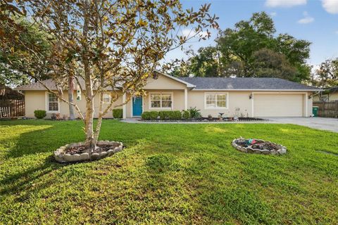 Photo of 130 N Johns Street, Mount Dora, FL 32757 (MLS # G5101529)