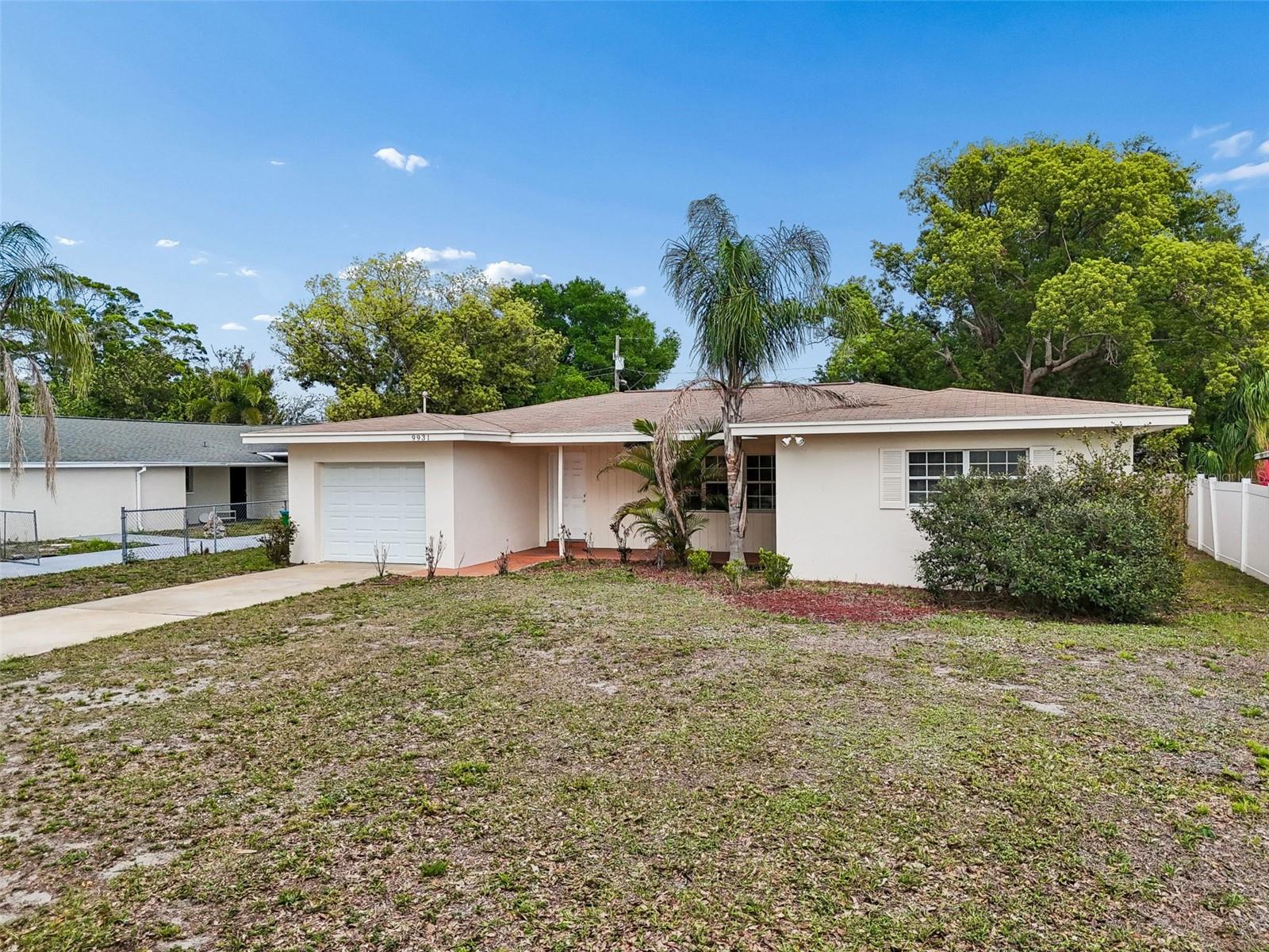 GOLDEN GROVES - Residential