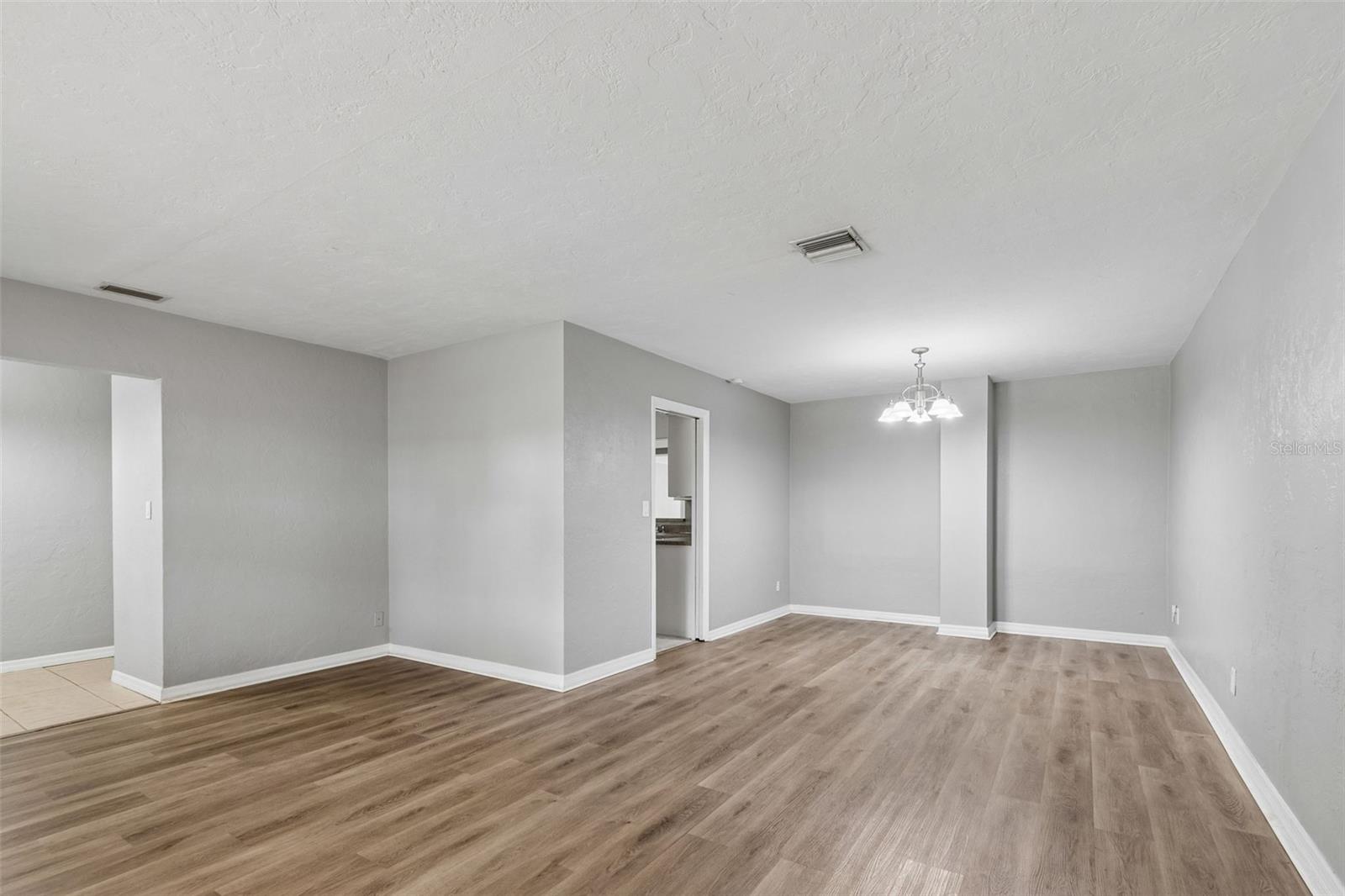 GOLDEN GROVES - Residential