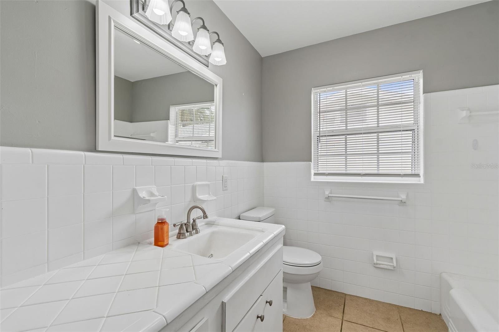 GOLDEN GROVES - Residential