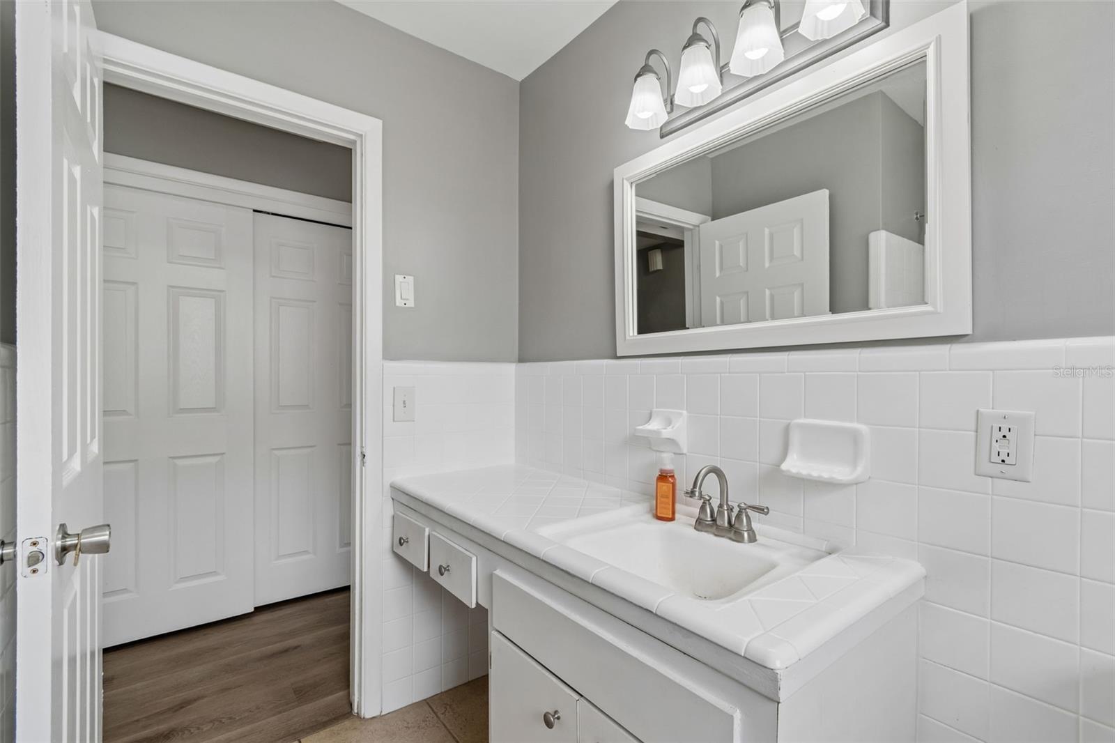 GOLDEN GROVES - Residential