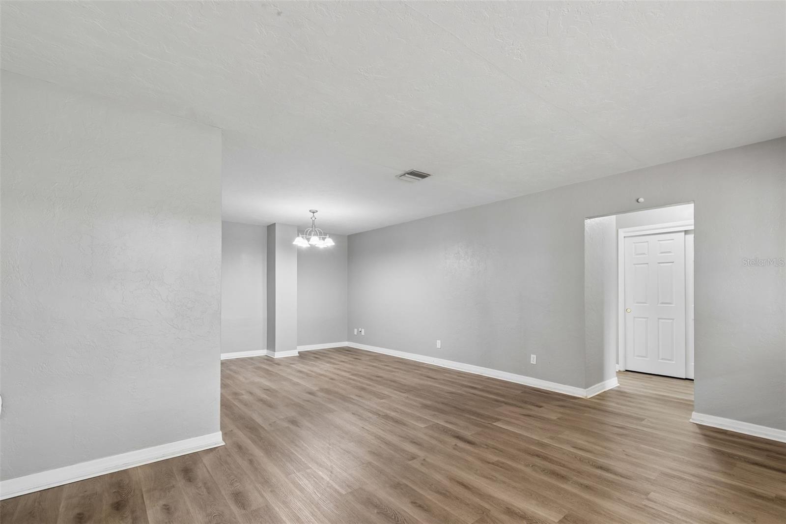 GOLDEN GROVES - Residential