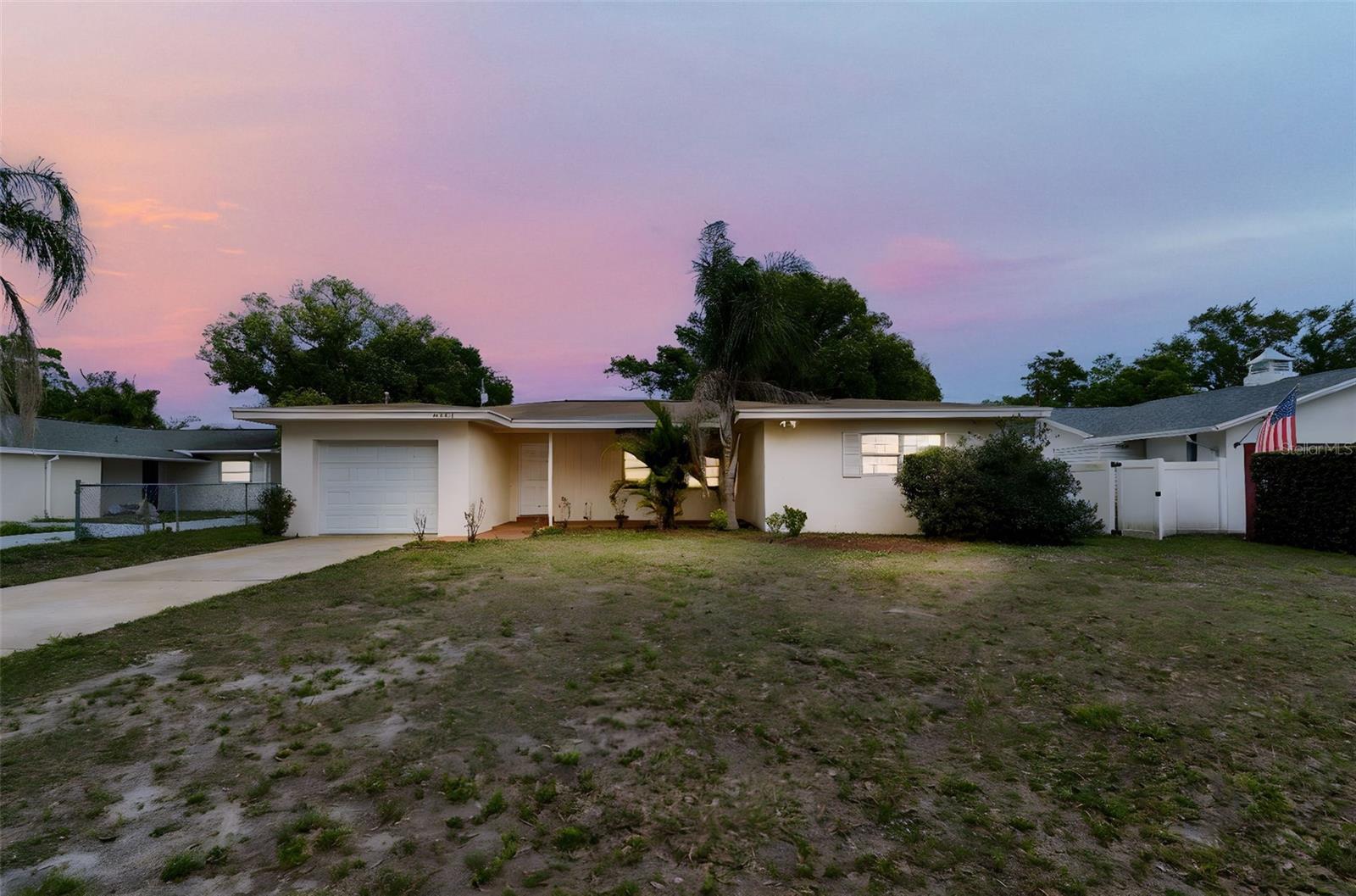 GOLDEN GROVES - Residential