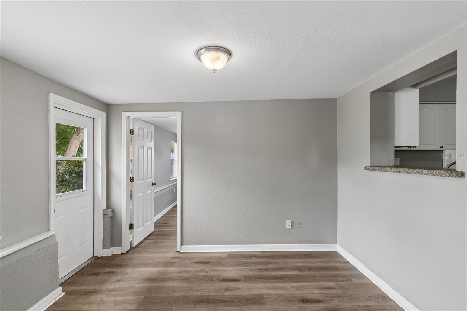 GOLDEN GROVES - Residential