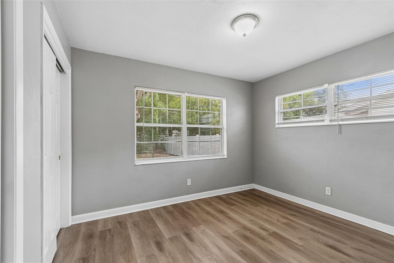 GOLDEN GROVES - Residential