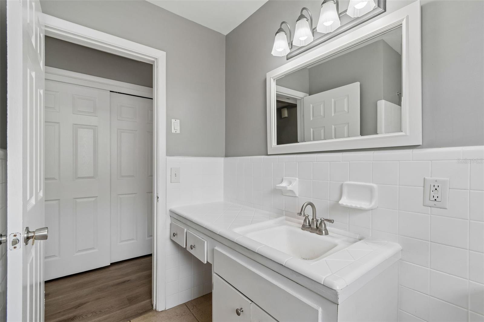 GOLDEN GROVES - Residential