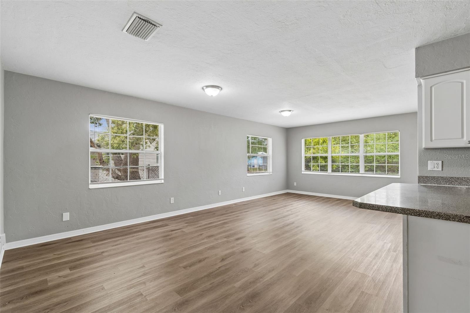 GOLDEN GROVES - Residential