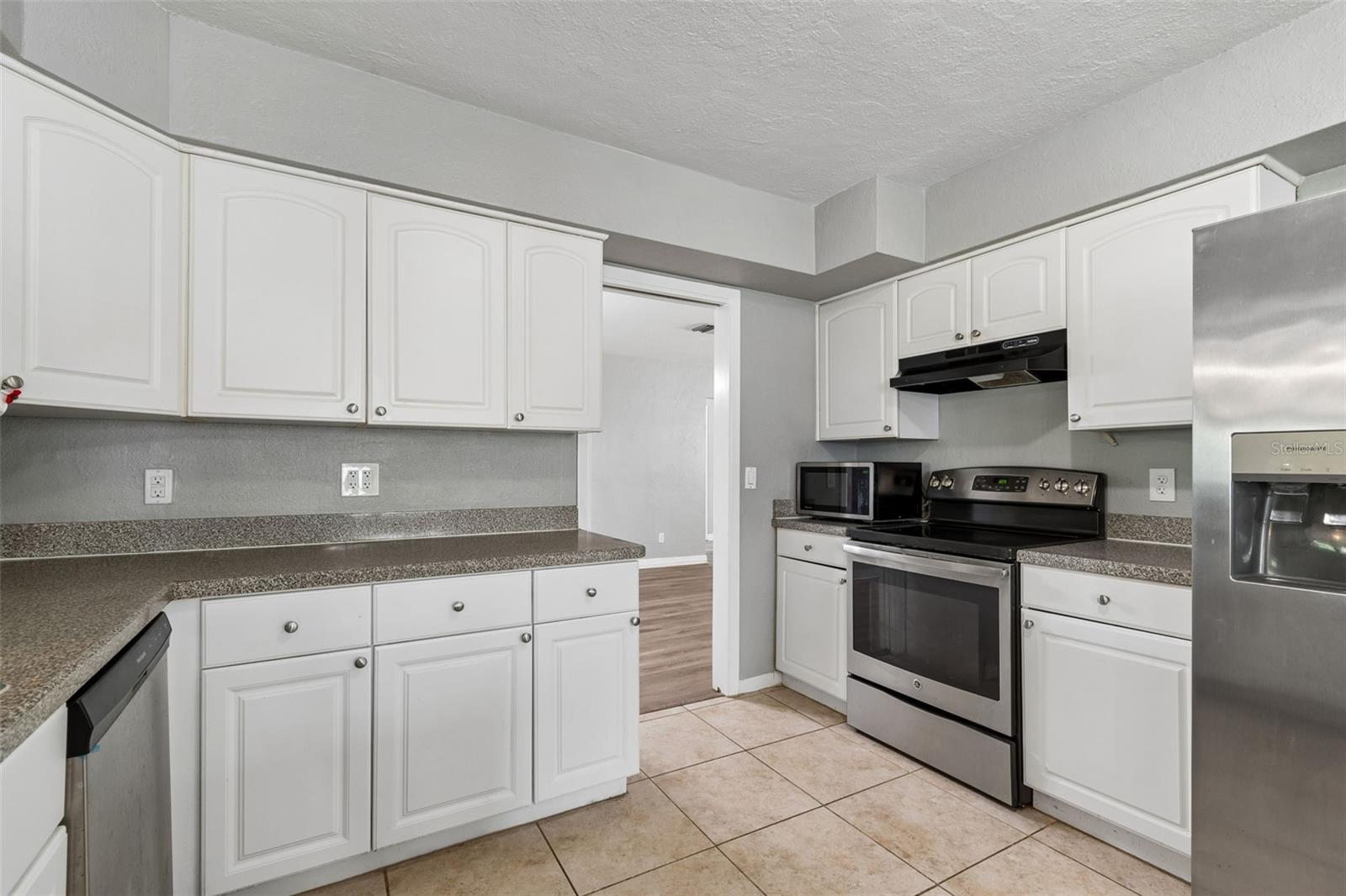 GOLDEN GROVES - Residential