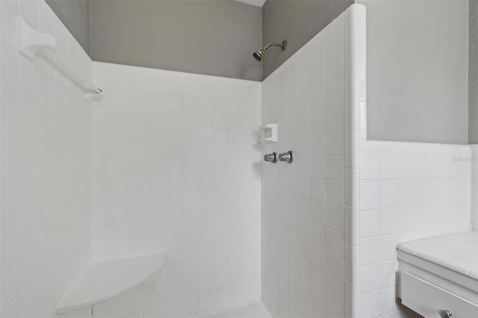 GOLDEN GROVES - Residential