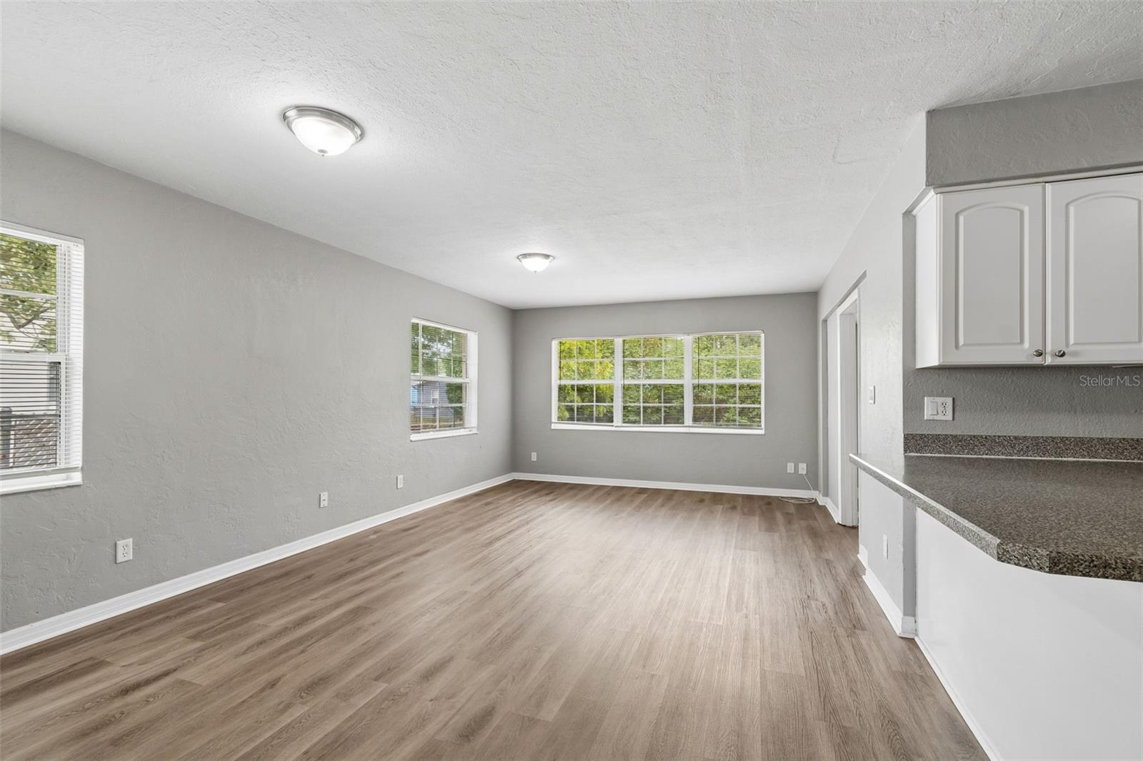 GOLDEN GROVES - Residential