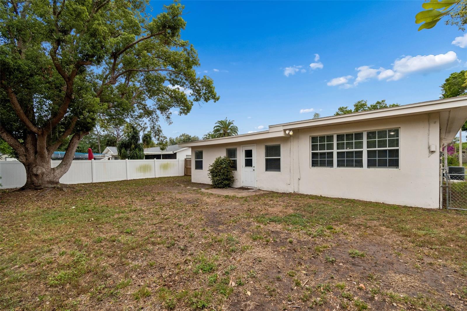 GOLDEN GROVES - Residential