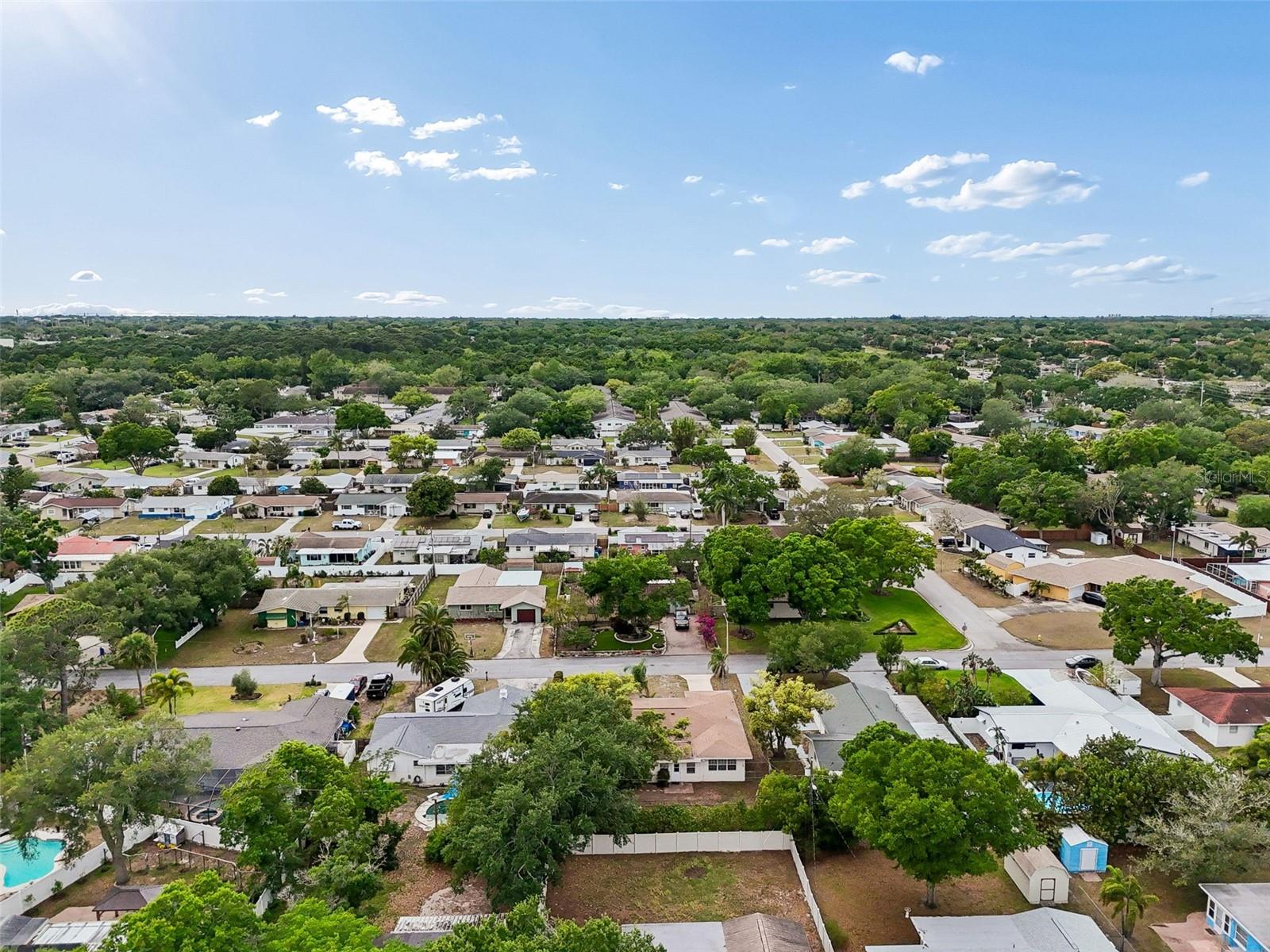 GOLDEN GROVES - Residential