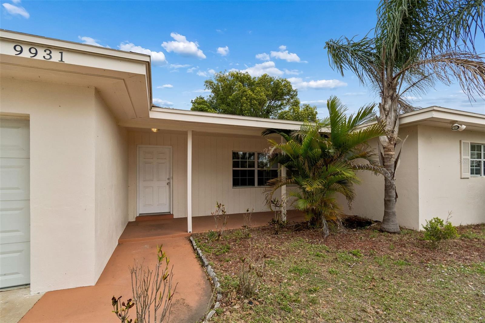 GOLDEN GROVES - Residential