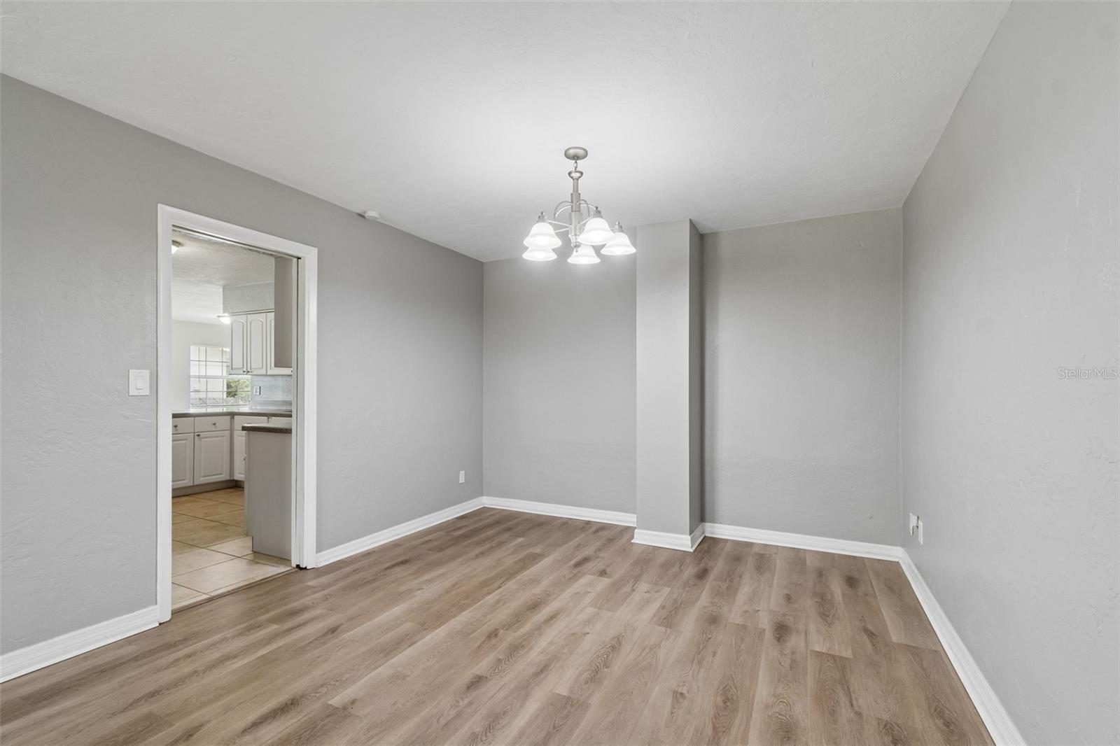 GOLDEN GROVES - Residential