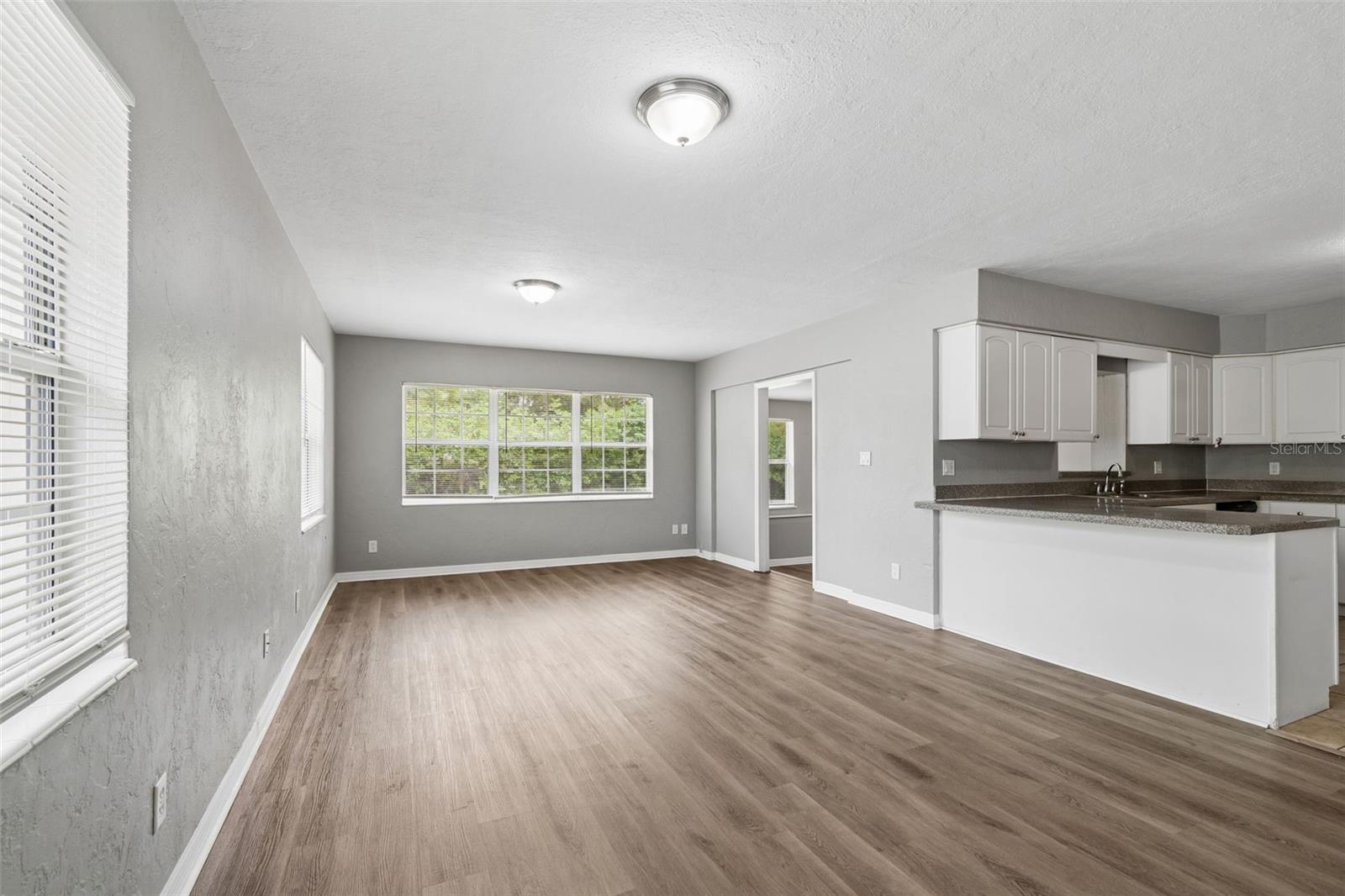 GOLDEN GROVES - Residential