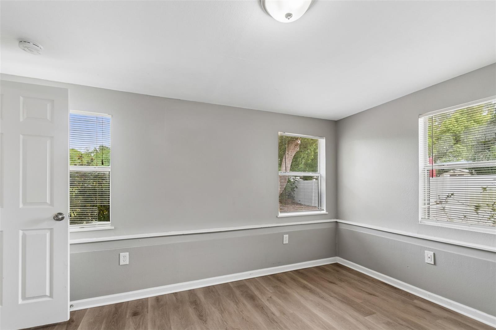 GOLDEN GROVES - Residential