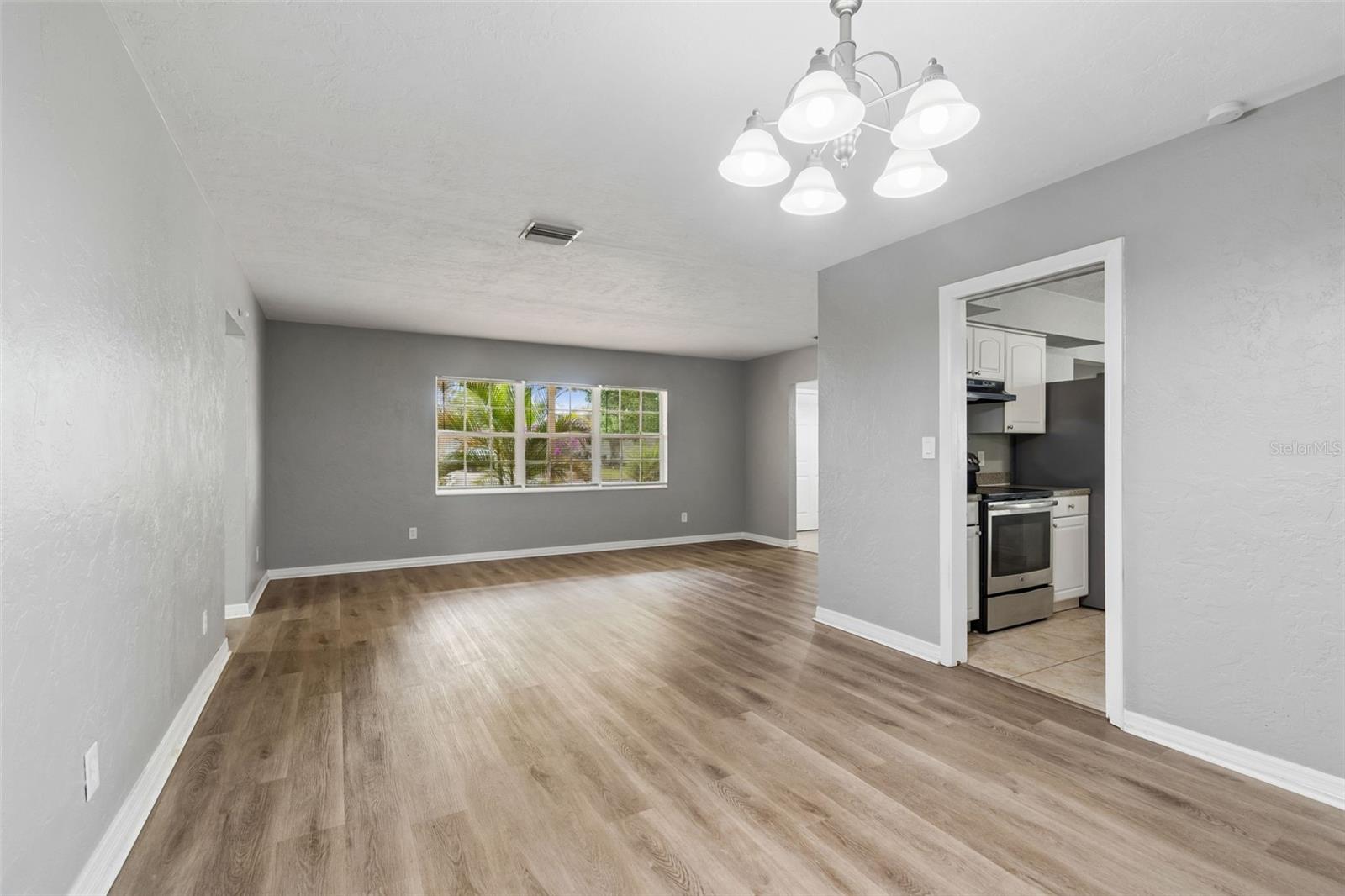 GOLDEN GROVES - Residential