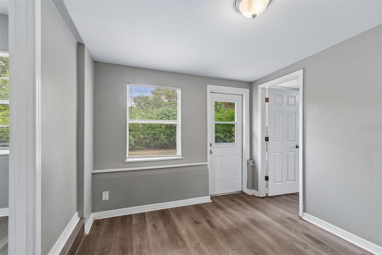 GOLDEN GROVES - Residential