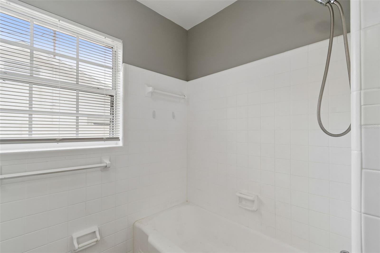 GOLDEN GROVES - Residential