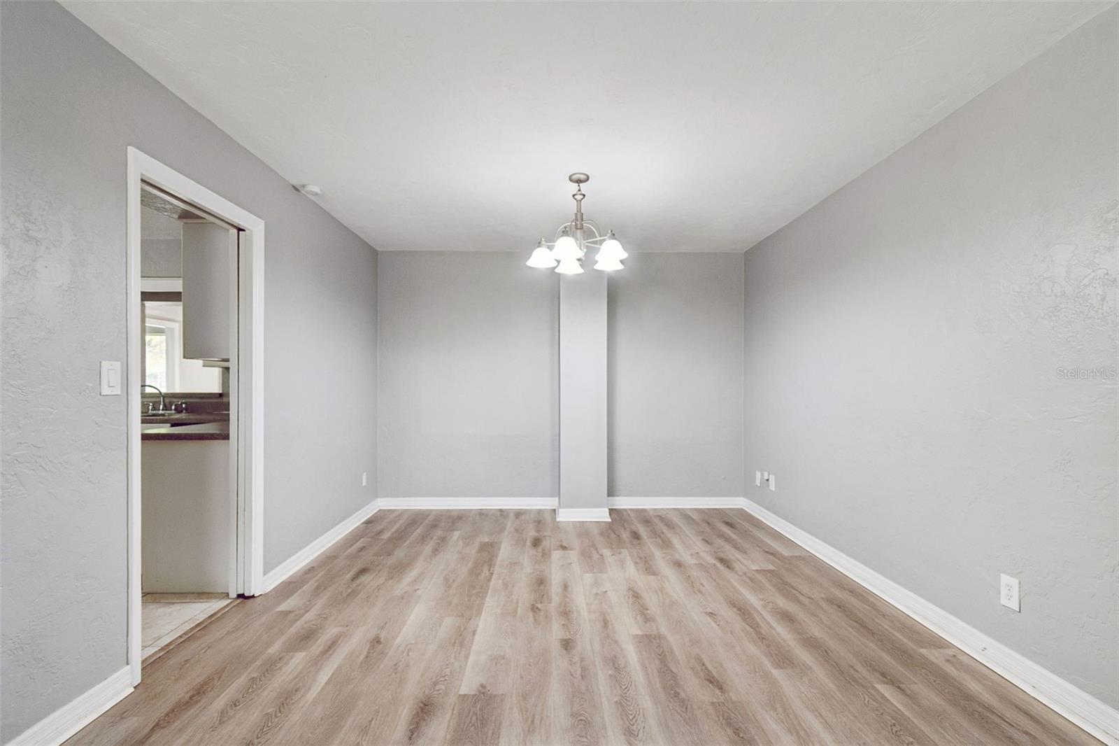 GOLDEN GROVES - Residential