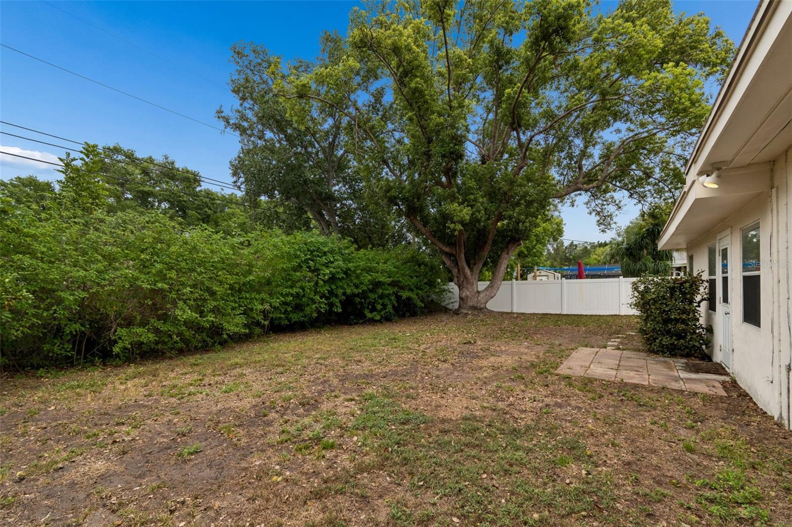 GOLDEN GROVES - Residential