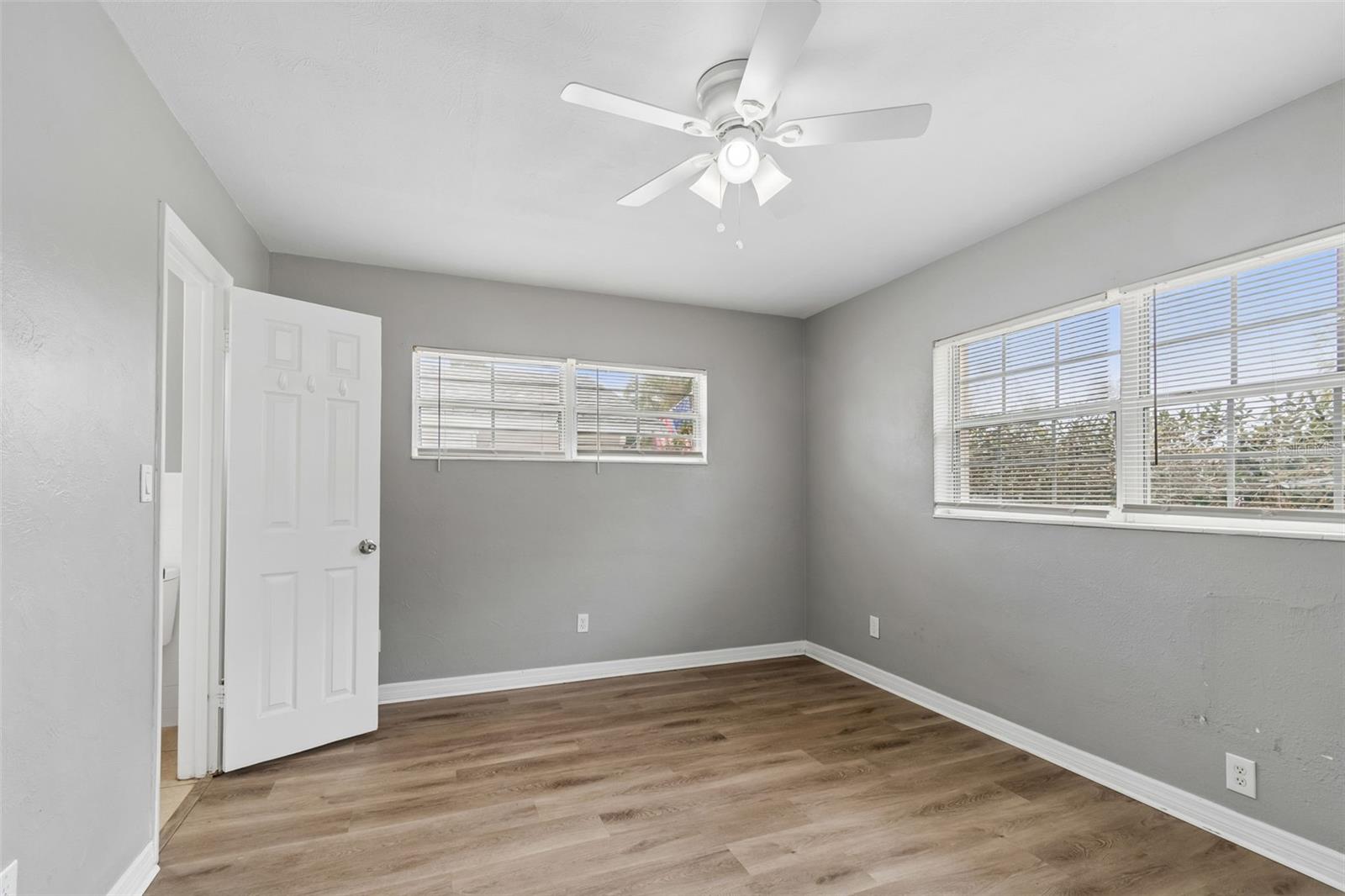 GOLDEN GROVES - Residential