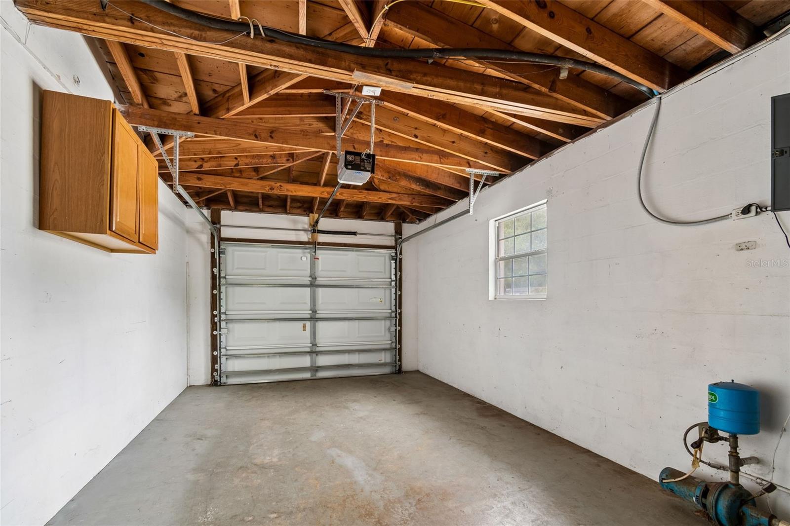 GOLDEN GROVES - Residential