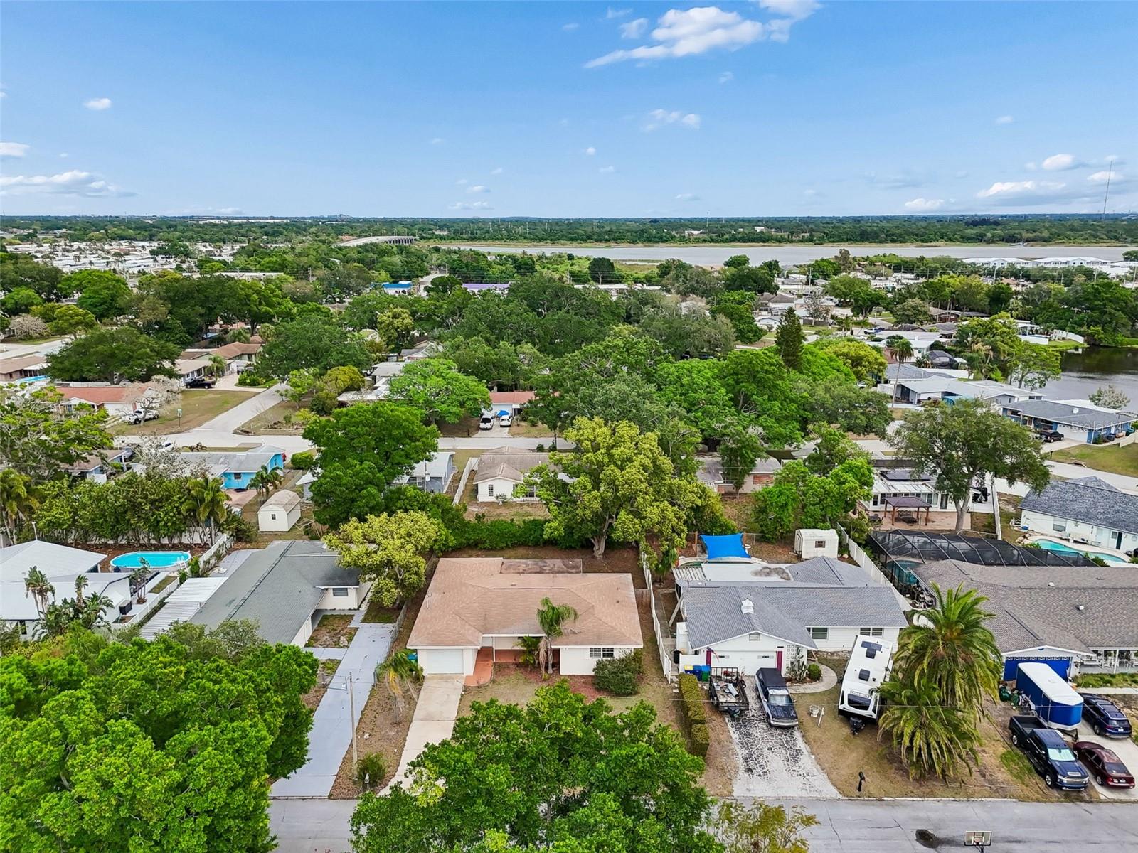 GOLDEN GROVES - Residential