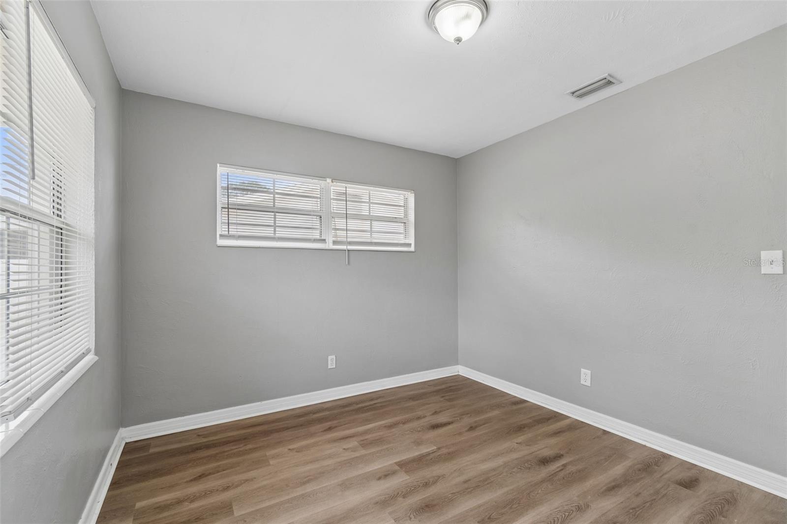 GOLDEN GROVES - Residential