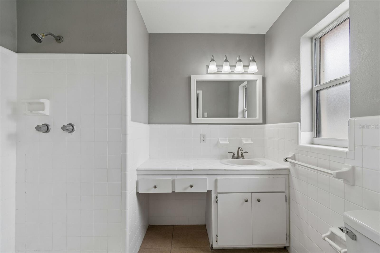 GOLDEN GROVES - Residential