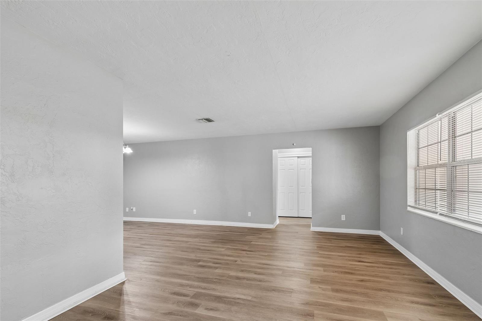 GOLDEN GROVES - Residential