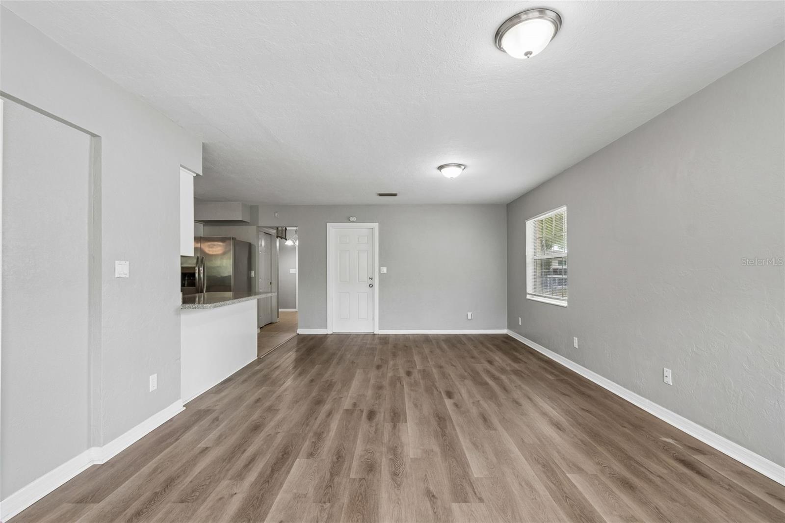 GOLDEN GROVES - Residential